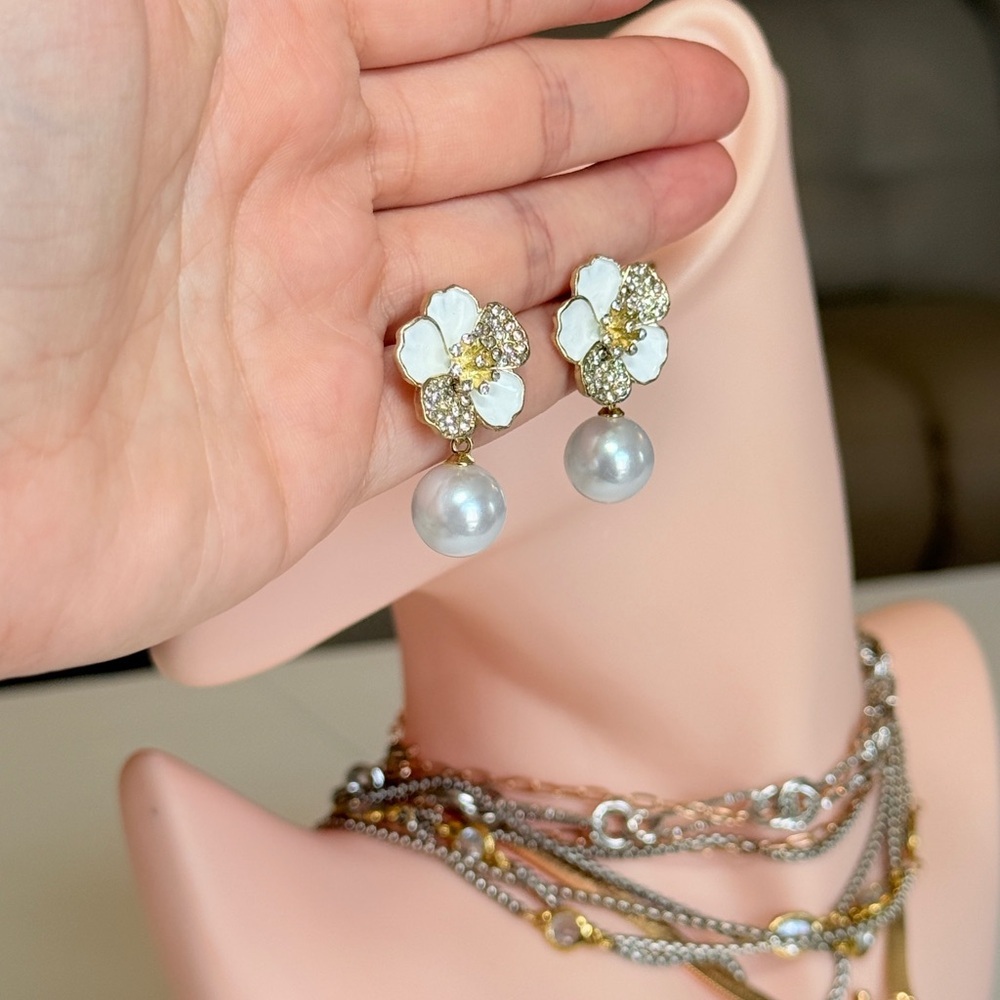 Elegant Pearl Drop Flower Earrings - White and Gold - Picture 10 of 10